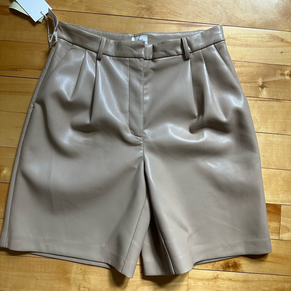 NWT Wilfred Aritzia “Limerick Short” - Picture 1 of 5